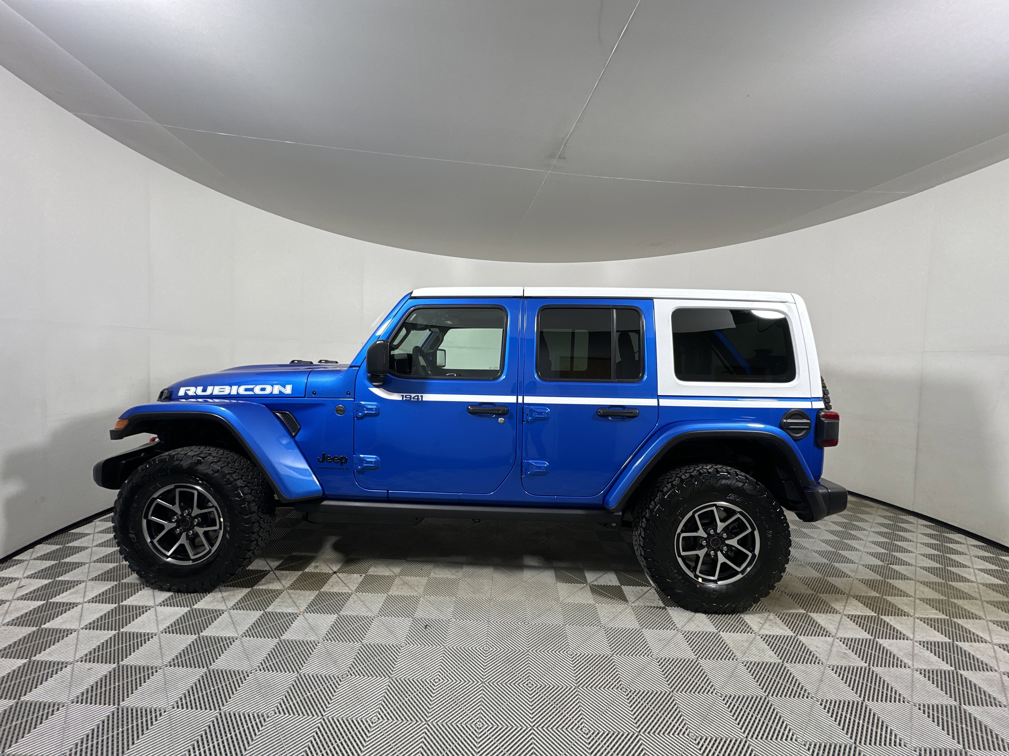 New 2026 Hydro Blue Pearl-Coat Exterior Paint Jeep Rubicon image 4