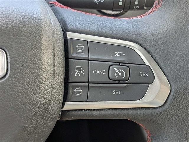 Used 2025 Bright White Clearcoat Jeep Trailhawk image 28