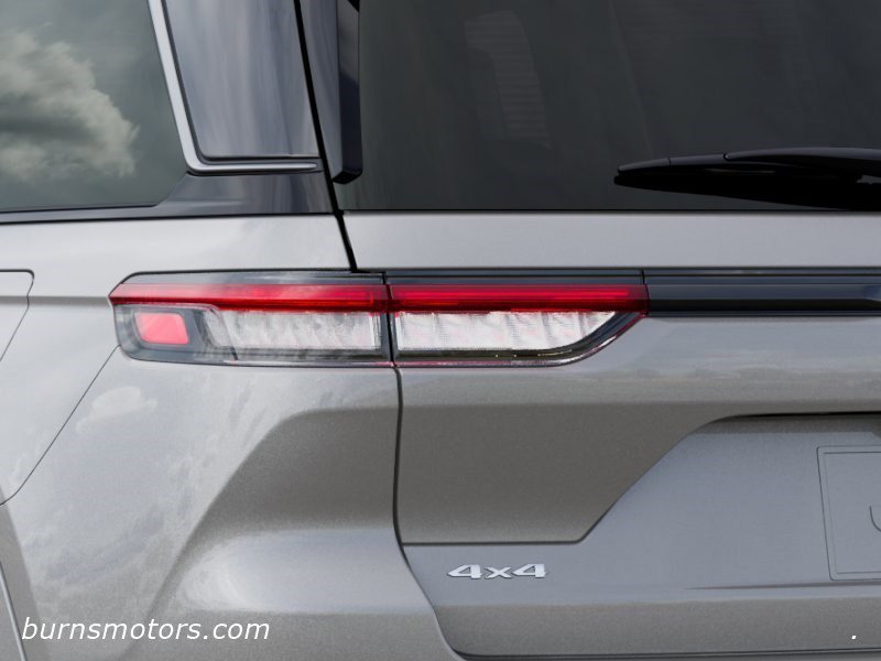 New 2026 Silver Zynith Exterior Paint Jeep Limited Reserve BLACKOUT image 9