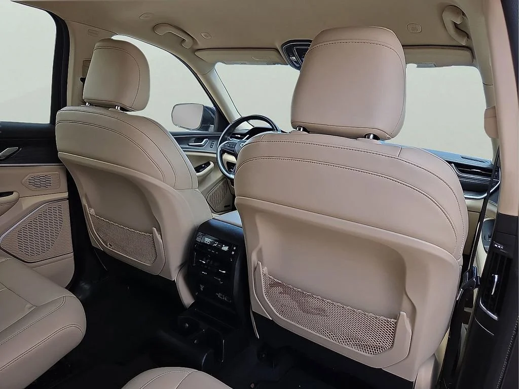 Used 2021  Jeep Limited image 11