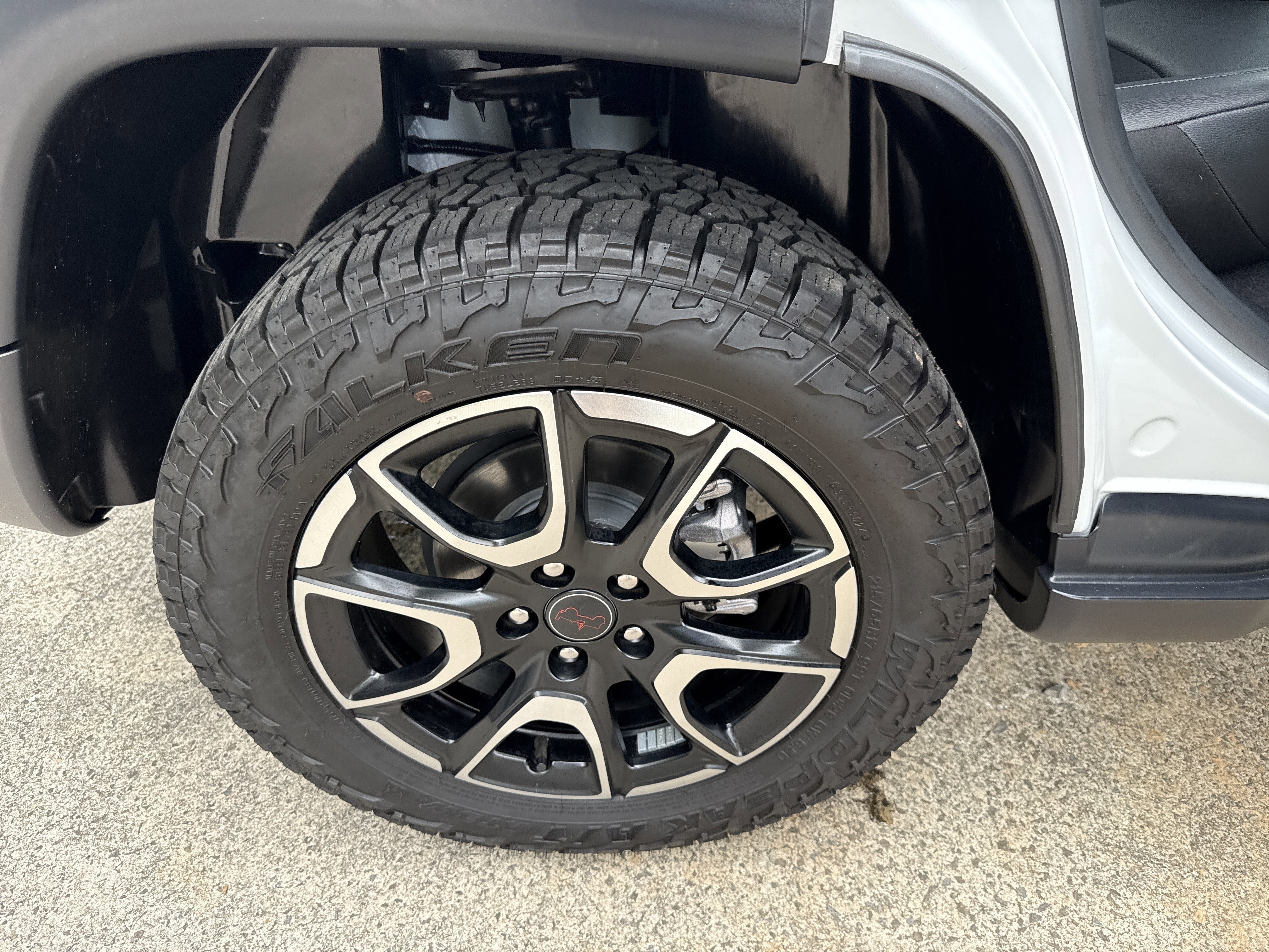 Used 2025 Bright White Clearcoat Jeep Trailhawk image 17