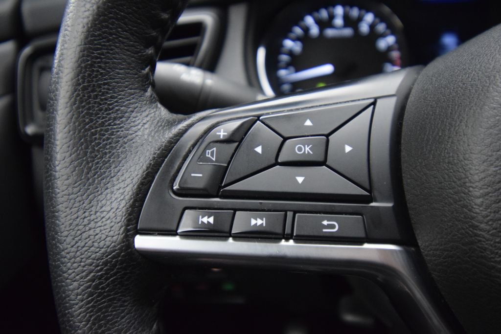 Used 2020 Red Nissan SV image 29