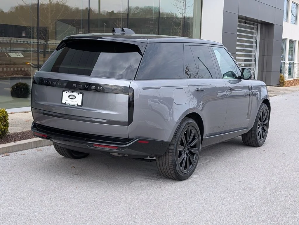 New 2026 Eiger Grey Land Rover SE image 9