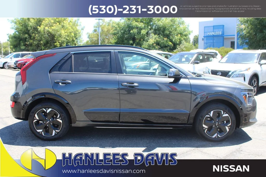 Used 2023 Gray Kia Wind image 6