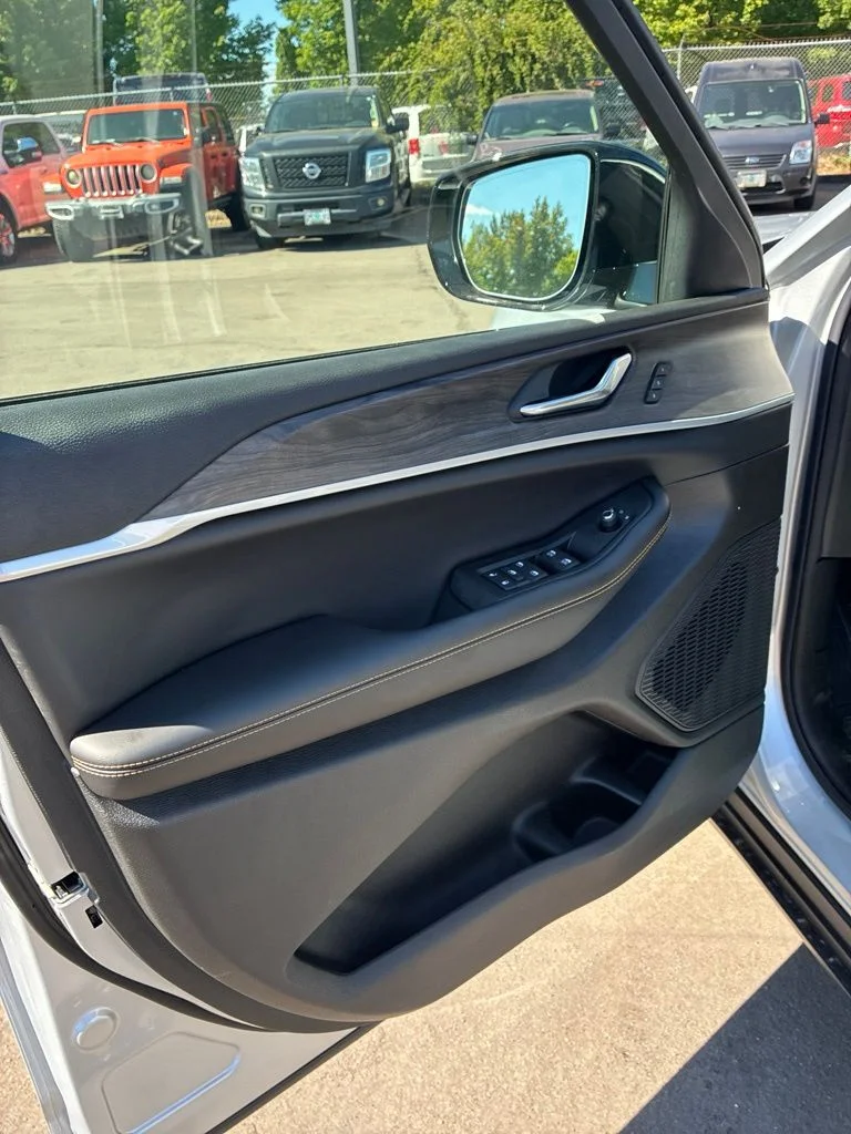 New 2026 Silver Zynith Exterior Paint Jeep  image 9