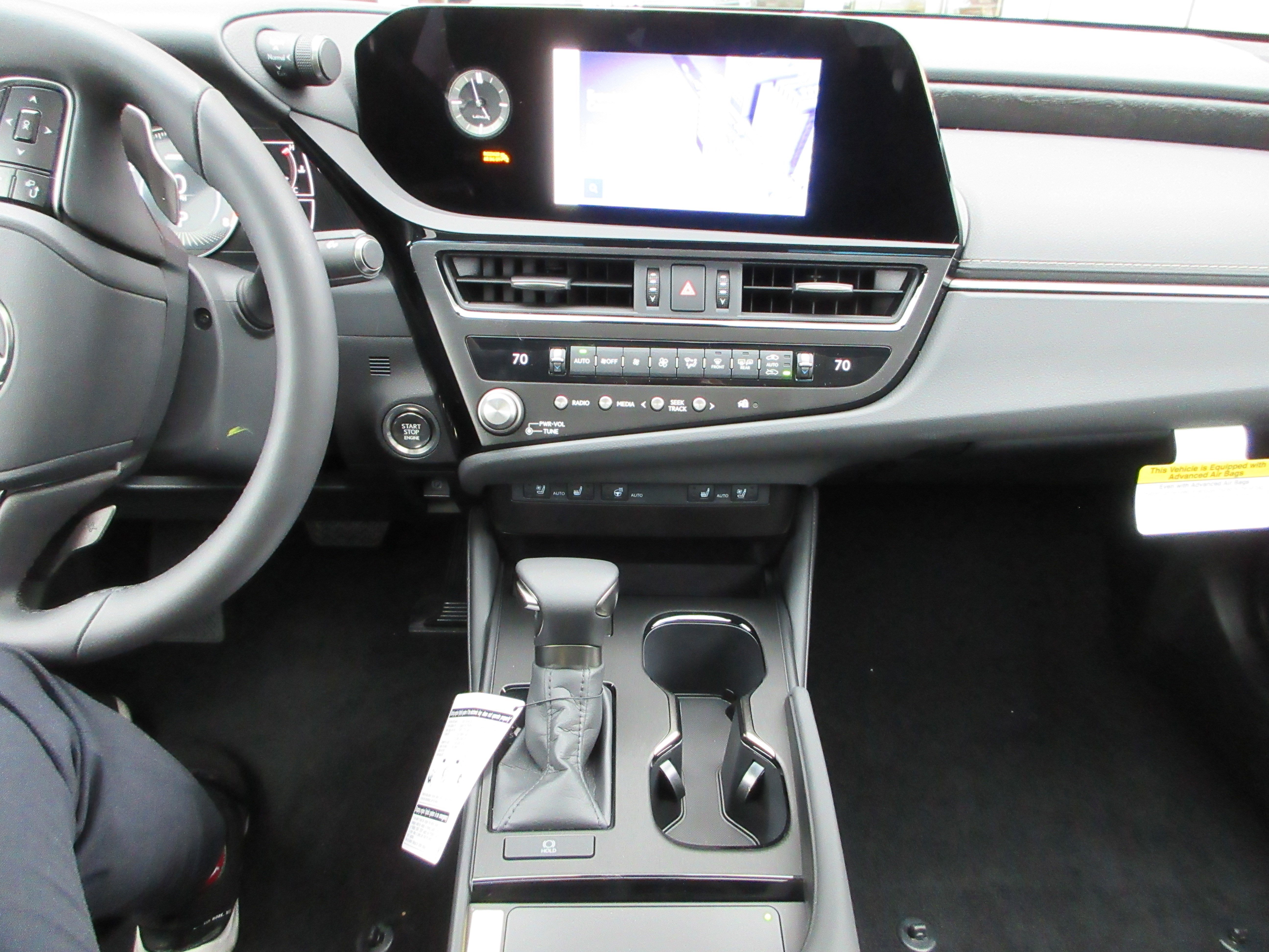 2025 Lexus ES 350 - Photo 36