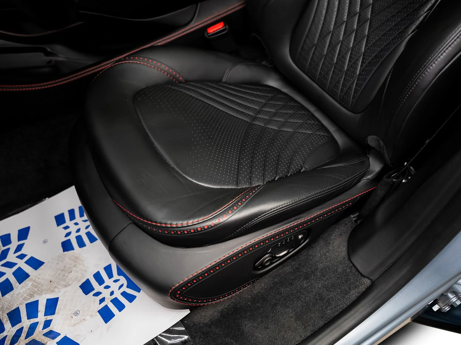 Used 2021 Blue Aston Martin Base image 33