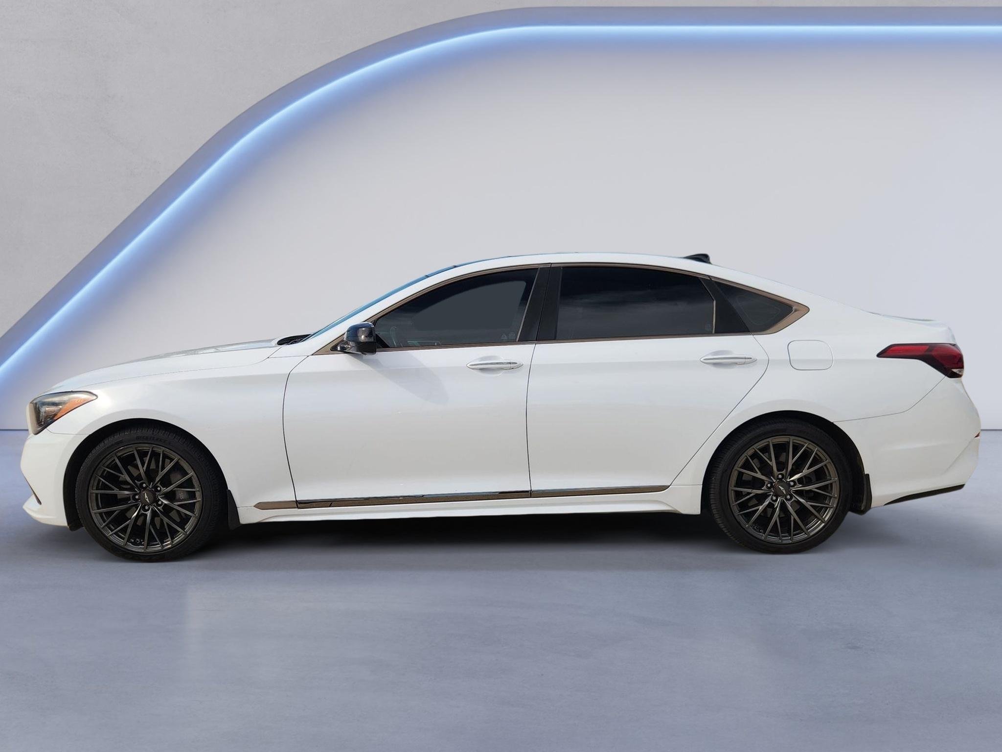 Used 2018 Casablanca White Genesis 3.3T Sport image 5