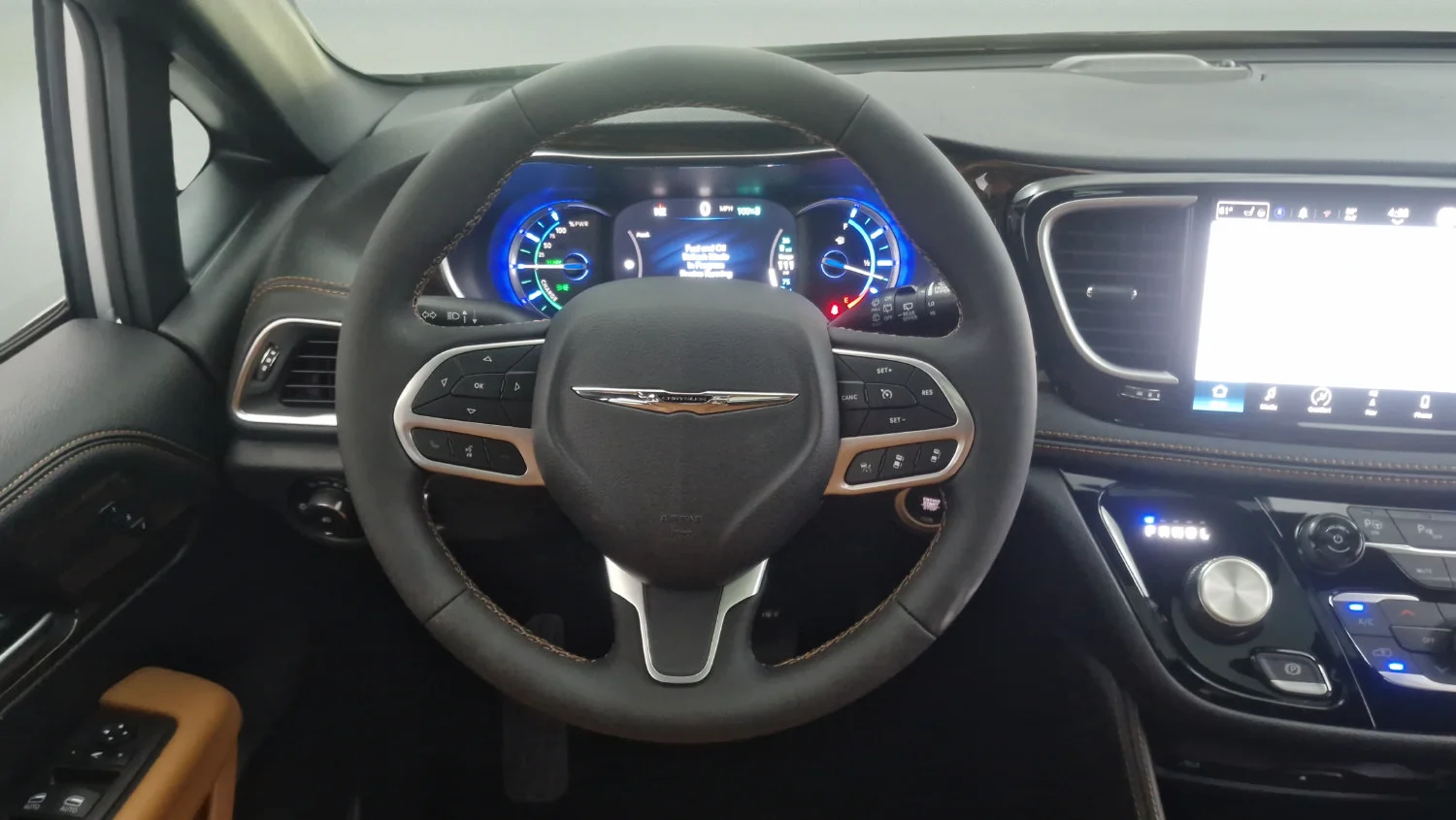 Used 2023 Silver Chrysler Pinnacle image 10