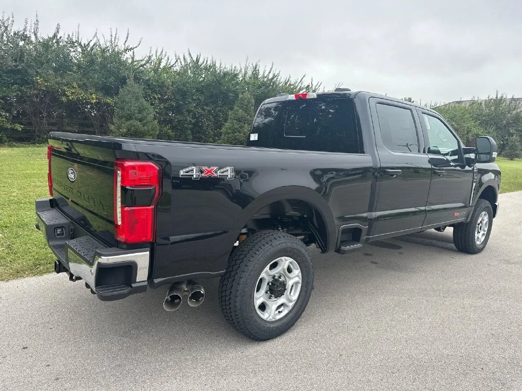 New 2027 Black Ford XLT image 12