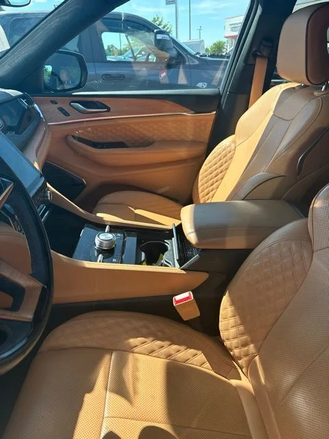 Used 2023 Black Jeep Summit image 2