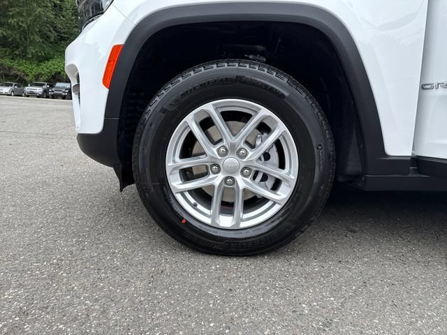New 2026 Bright White Clear-Coat Exterior Paint Jeep Laredo image 27
