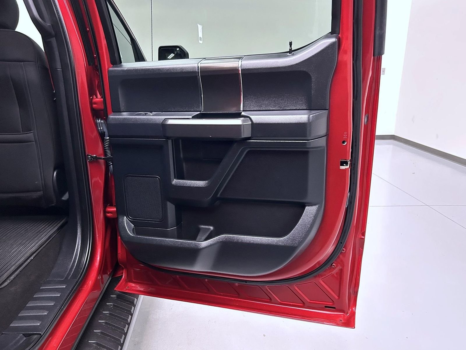 Used 2020 Red Ford XLT image 17