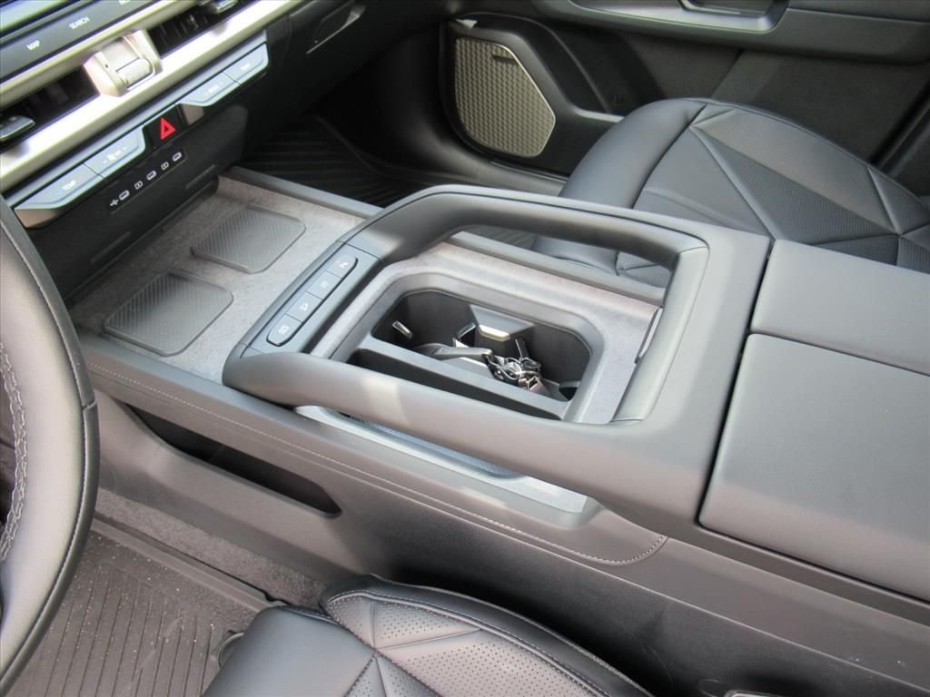 Used 2027 Black Kia SX image 18