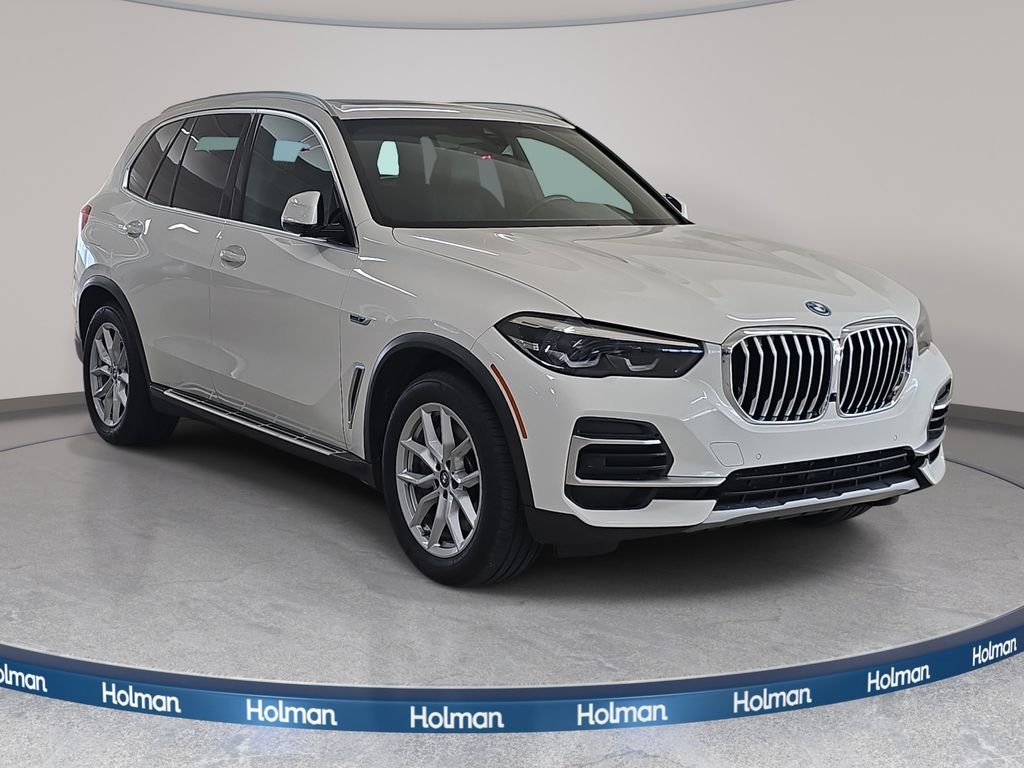 Certified Used 2023 Alpine White BMW xDrive45e image 3