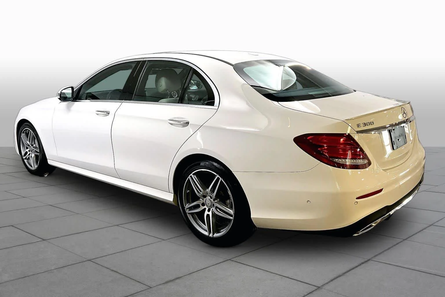 Used 2017 Polar White Mercedes-Benz E 300 Luxury image 12