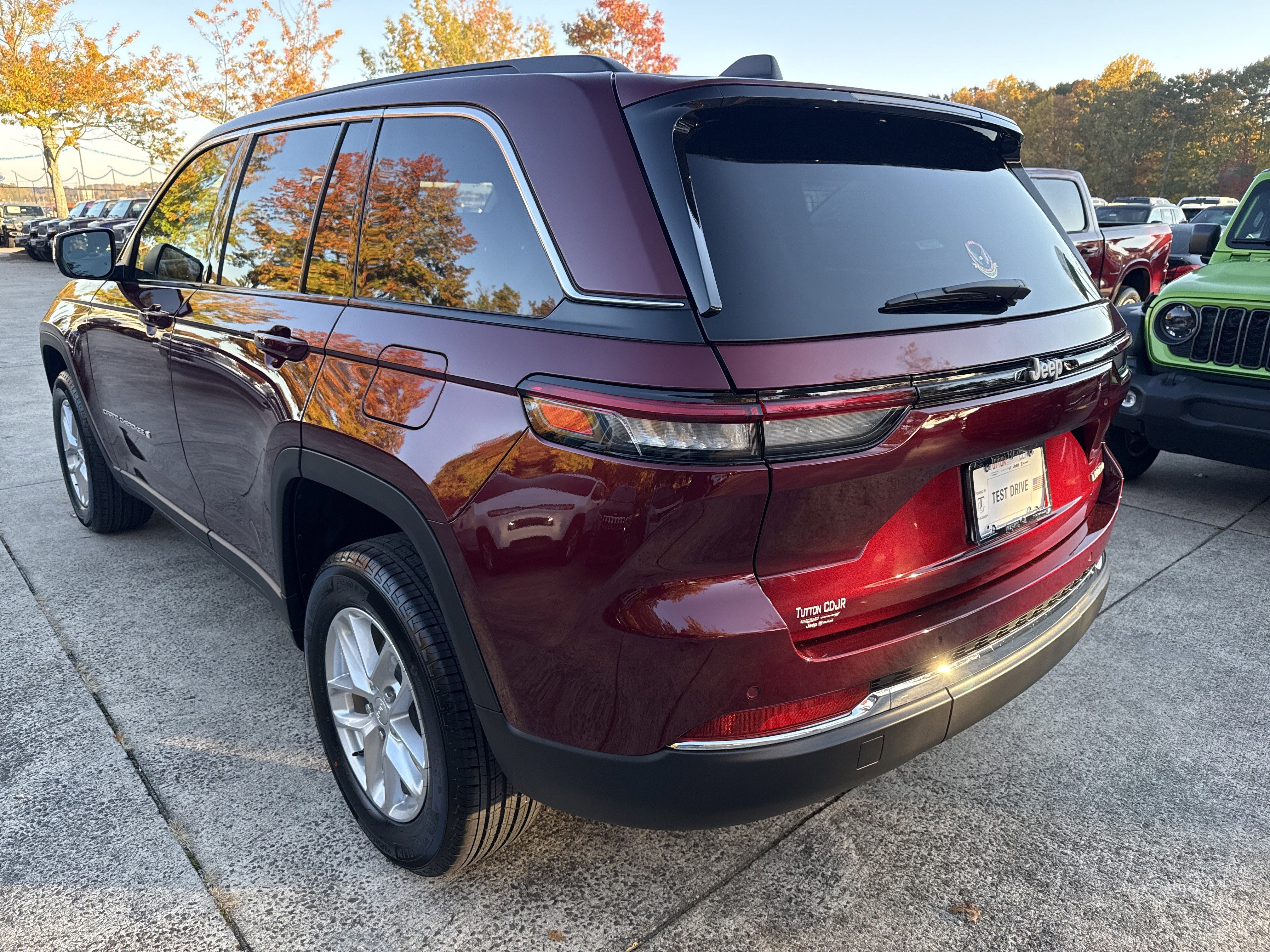 New 2025 Velvet Red Pearlcoat Jeep Laredo image 5