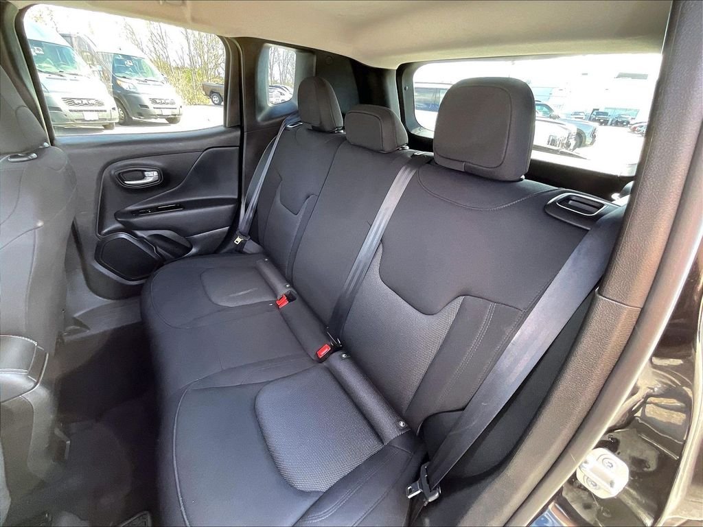 Used 2023 Black Clearcoat Jeep Latitude image 14