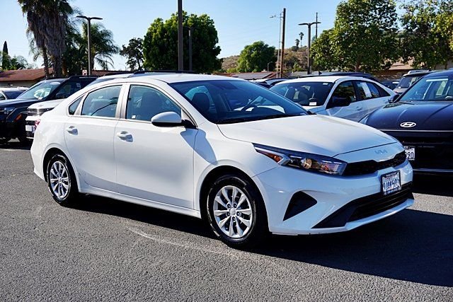 Used 2023 White Kia LX image 5