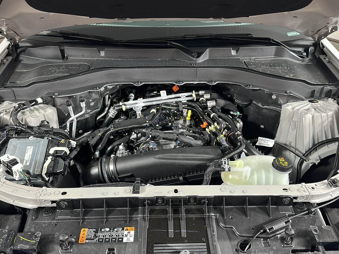 New 2027 Avalanche Gray Ford Active image 3
