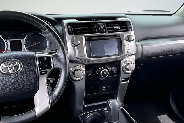 Used 2016 White Toyota SR5 image 9
