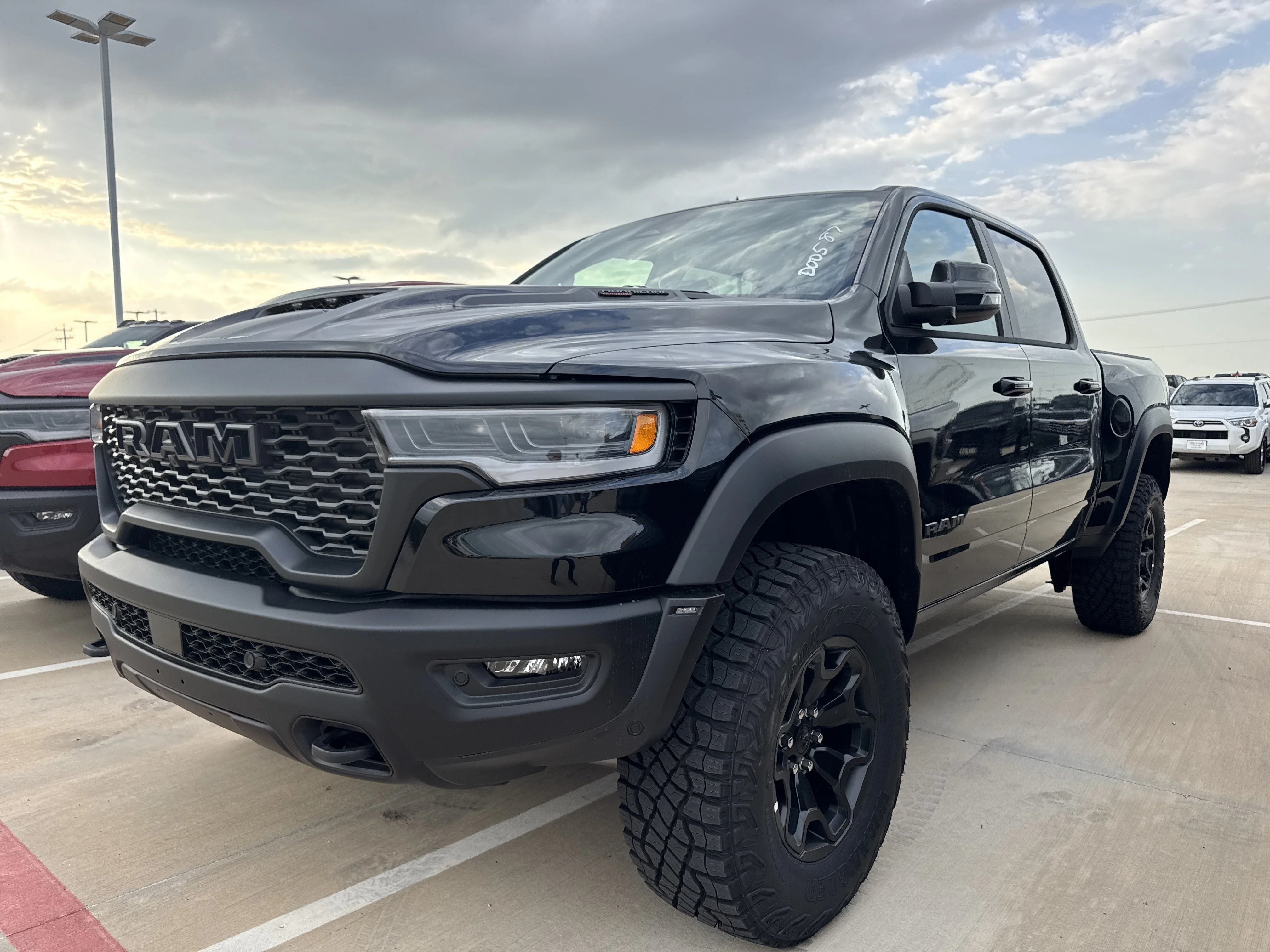 New 2026 Diamond Black Crystal Pearl-Coat Exterior Paint RAM RHO image 28