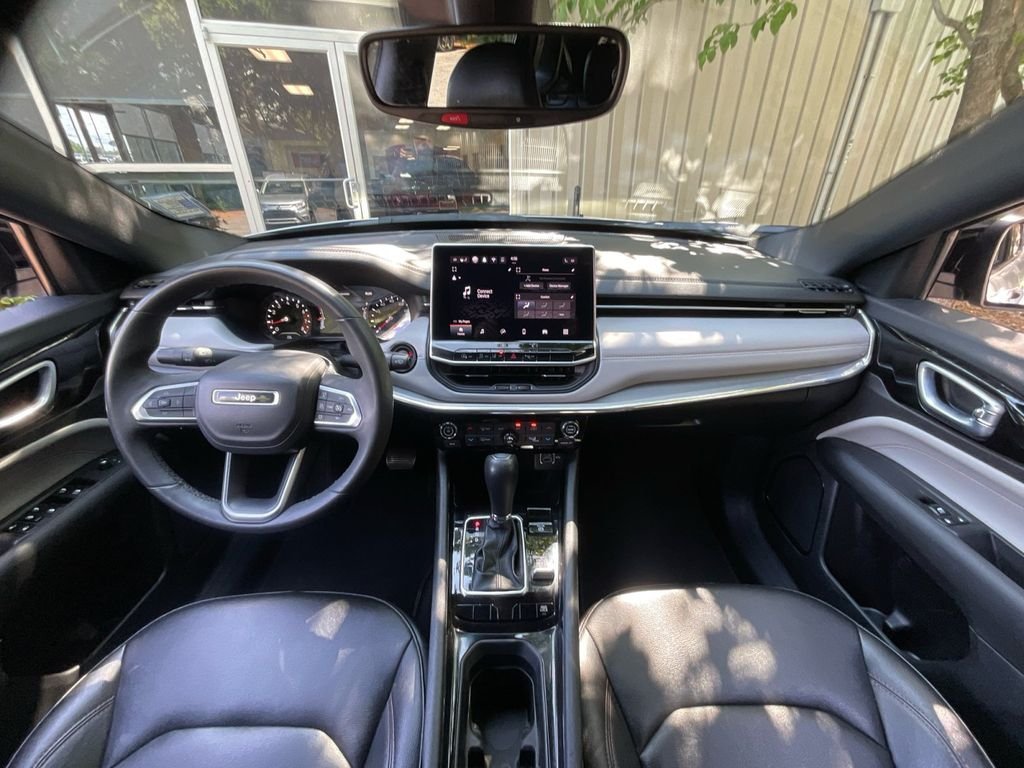 Used 2024 Silver Jeep Limited image 18