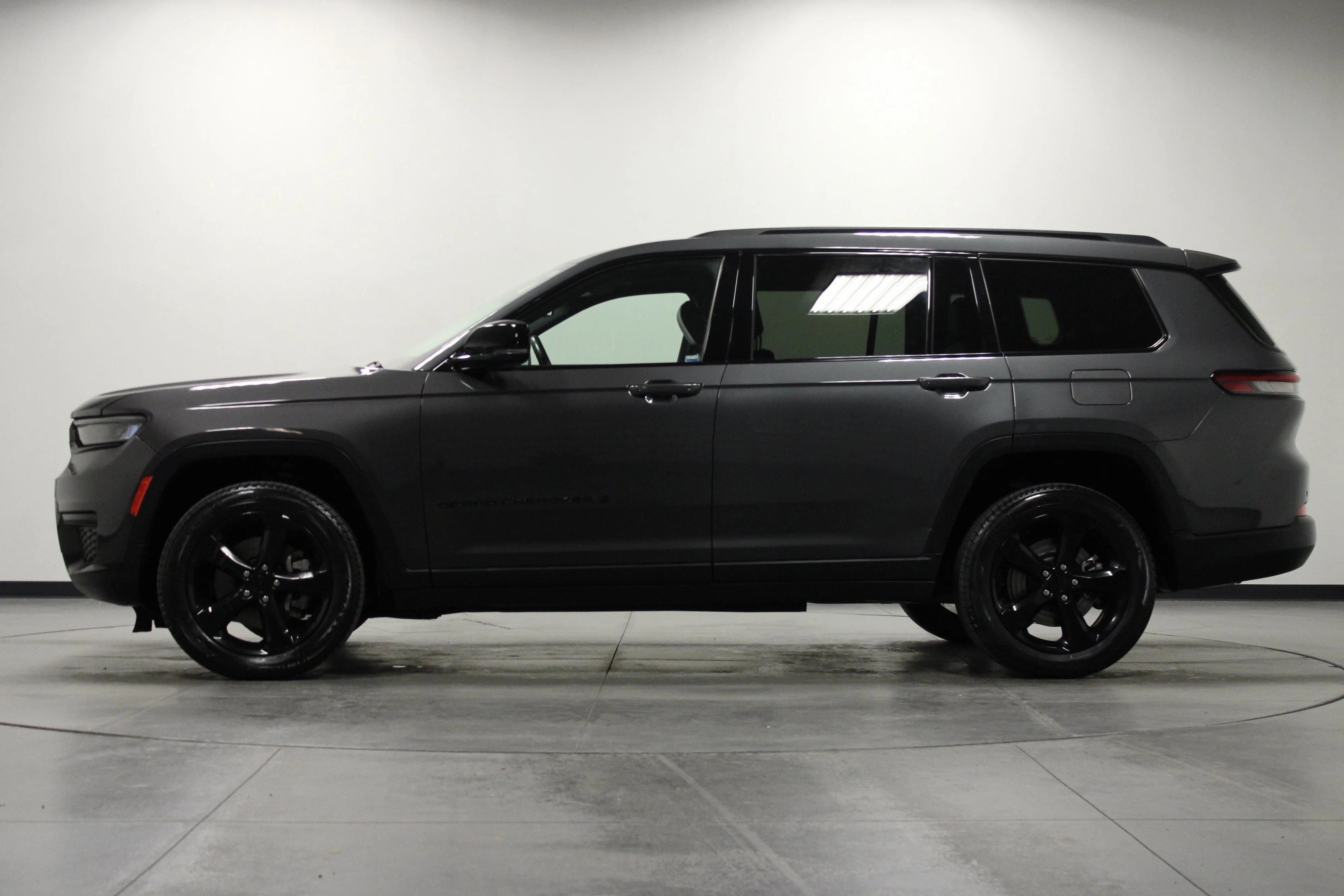 Used 2022 Baltic Gray Metallic Clearcoat Jeep Altitude image 7