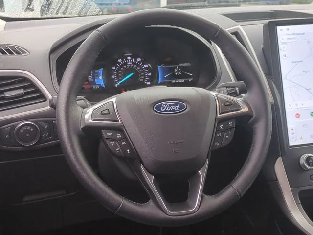 Used 2022 Black Ford SEL image 31