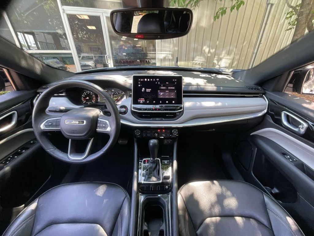 Used 2024 Silver Jeep Limited image 18