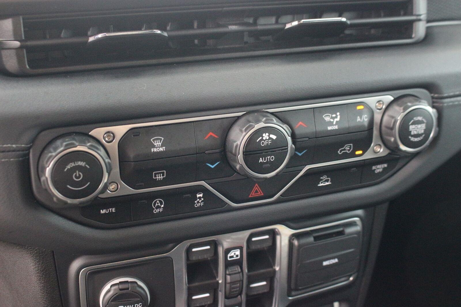 Used 2024 White Jeep Rubicon image 25
