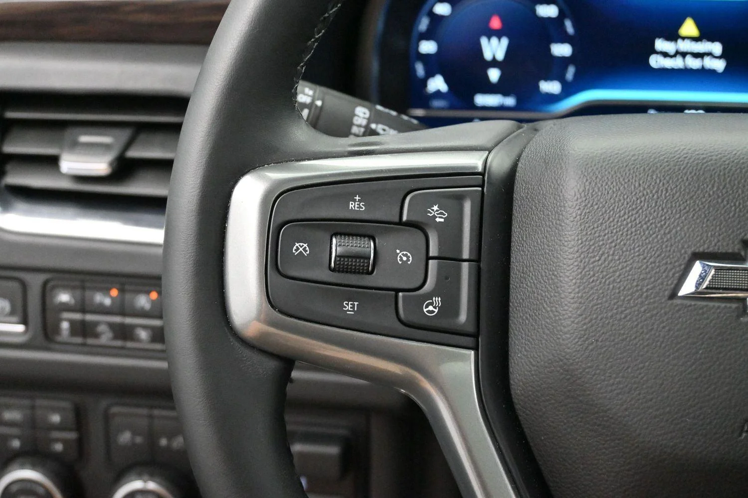 Used 2023 Black Chevrolet Z71 image 17