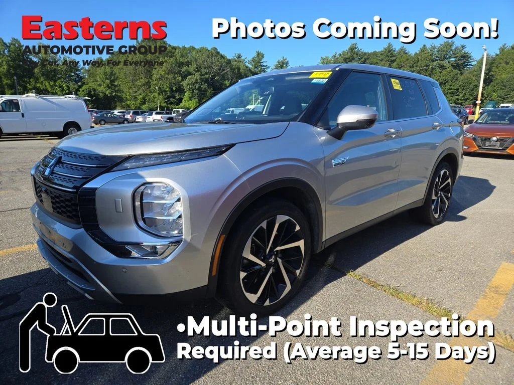 Used 2023 Silver Mitsubishi SE image 1