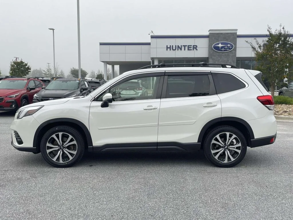 Used 2022 Crystal White Pearl Subaru Limited image 27