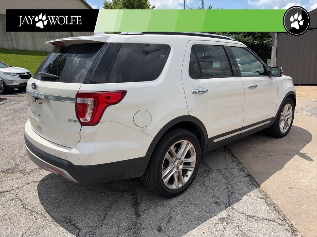 Used 2016 White Ford Limited image 5