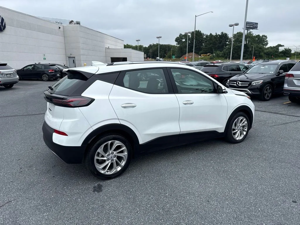 Used 2022 Summit White Chevrolet LT image 28