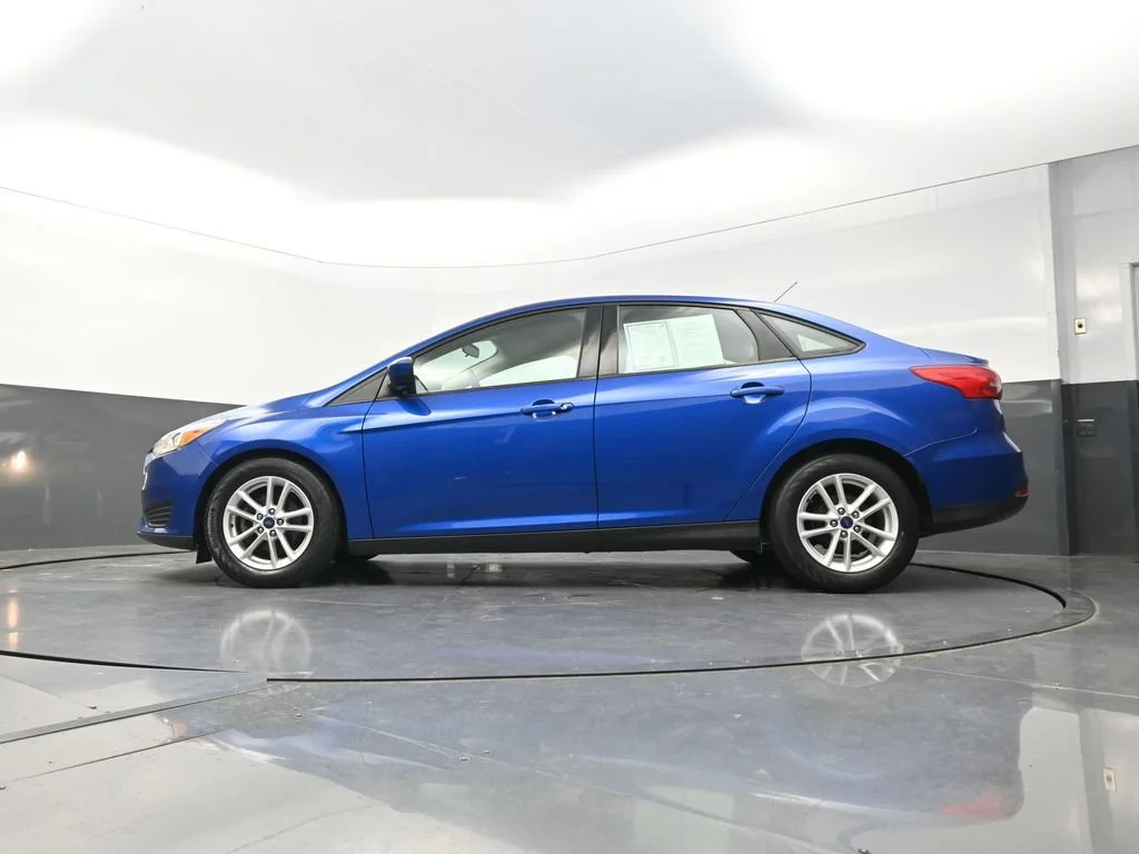 Used 2018 Blue Ford SE image 26
