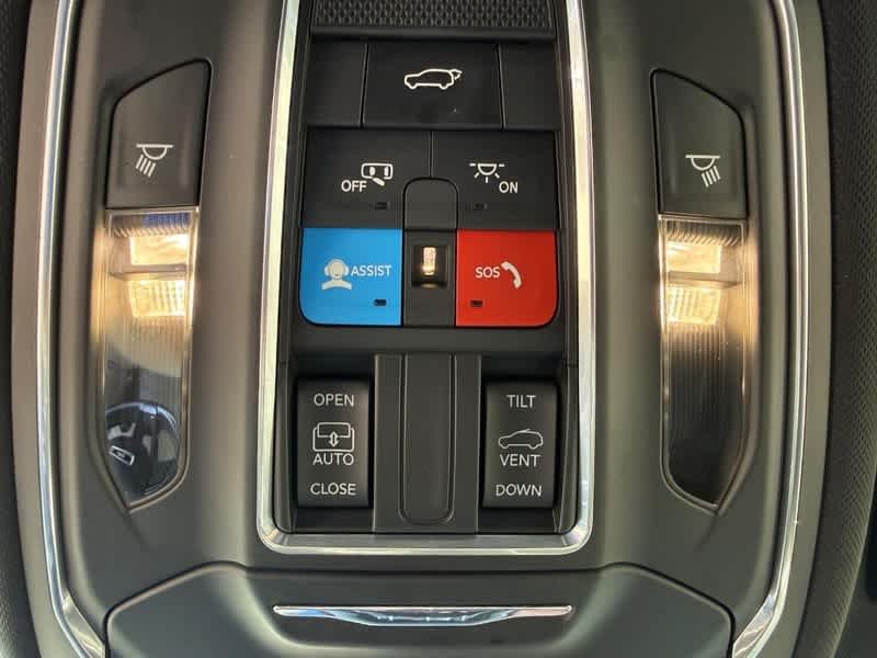 Used 2023 Diamond Black Crystal Pearlcoat Jeep Altitude image 25