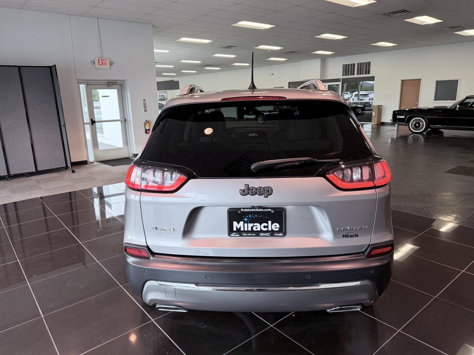 Used 2019 Billet Silver Metallic Clearcoat Jeep Limited image 18