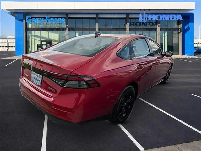 Used 2025  Honda SE image 2