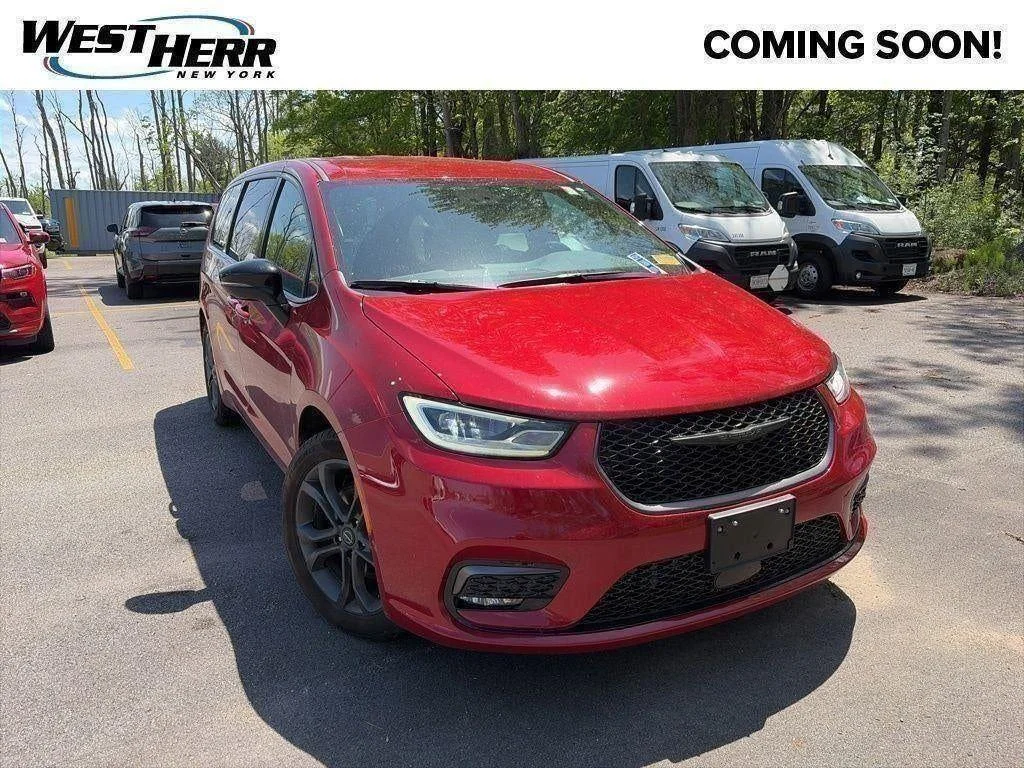 Used 2026 Red Hot Pearlcoat Chrysler Select image 29
