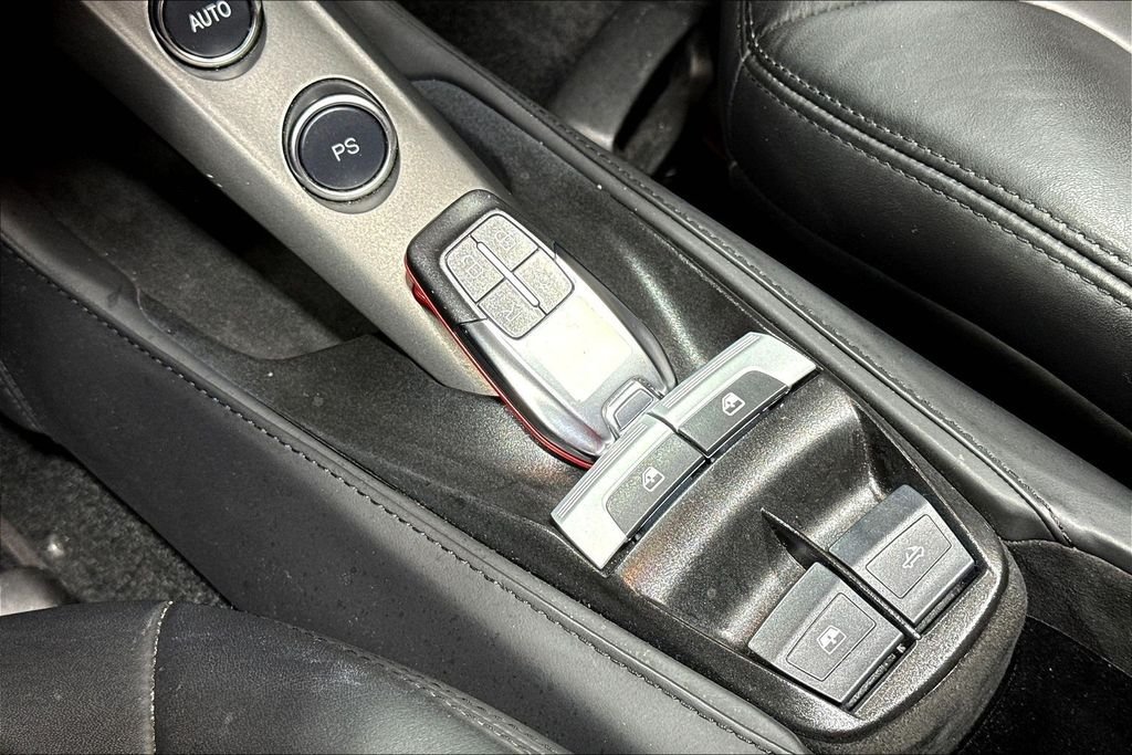 Used 2018  Ferrari  image 28