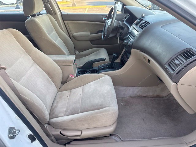 Used 2005 White Honda LX image 23