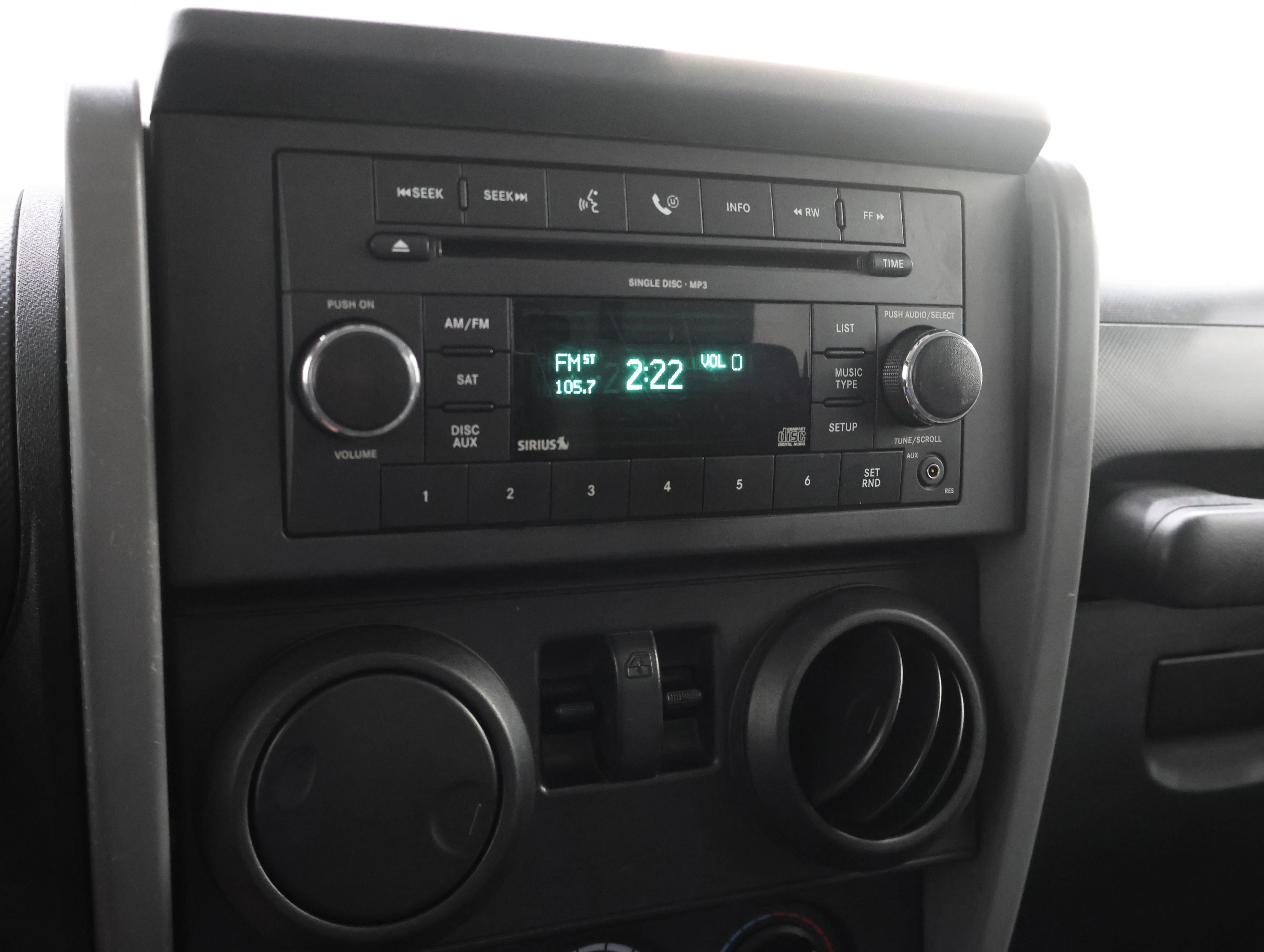 Used 2009 Red Rock Crystal Pearl Jeep X image 10