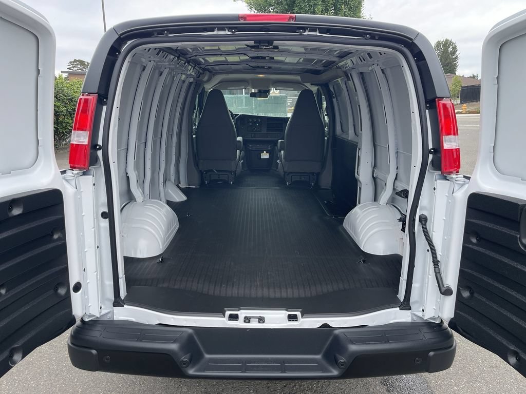 New 2026 Summit White GMC Work Van image 21