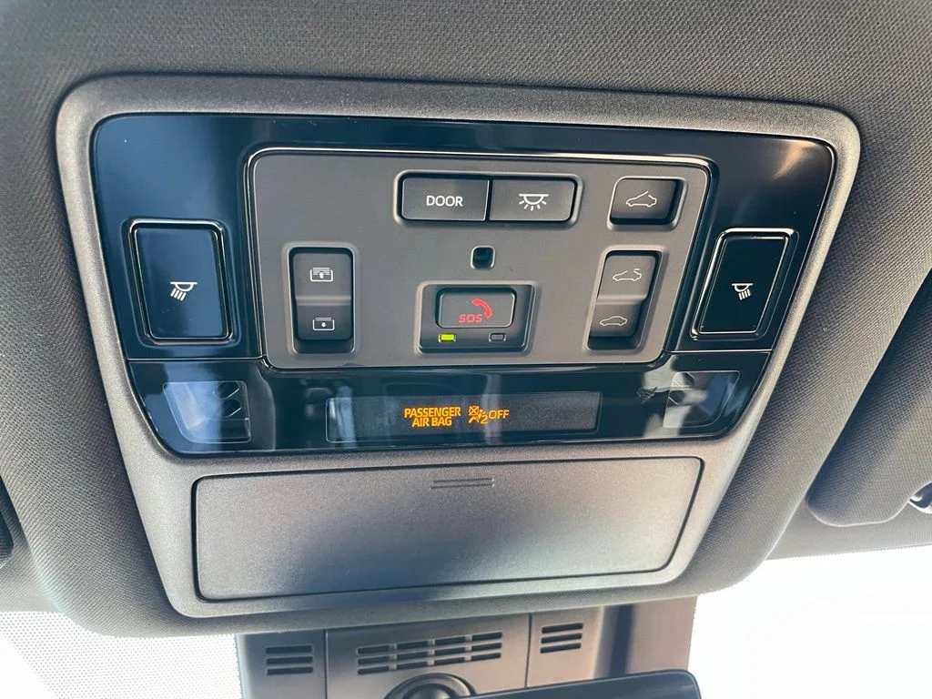 Used 2025 White Toyota MAX Platinum image 18