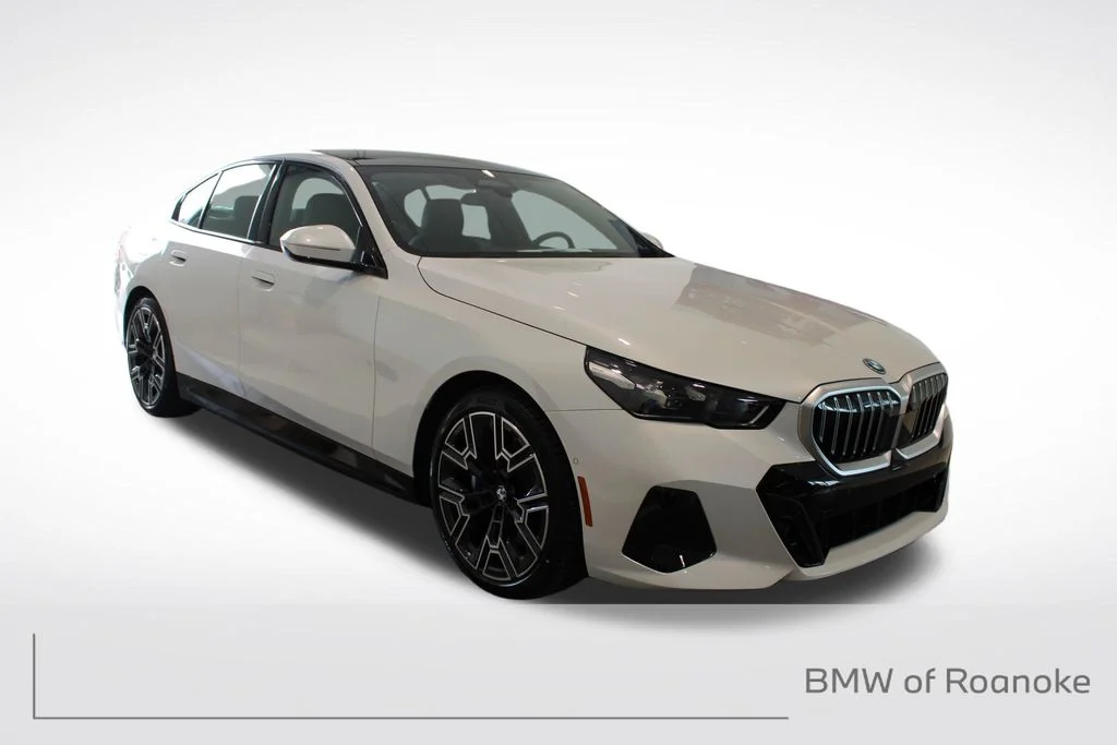 New 2026 Mineral White Metallic BMW 550e xDrive image 1