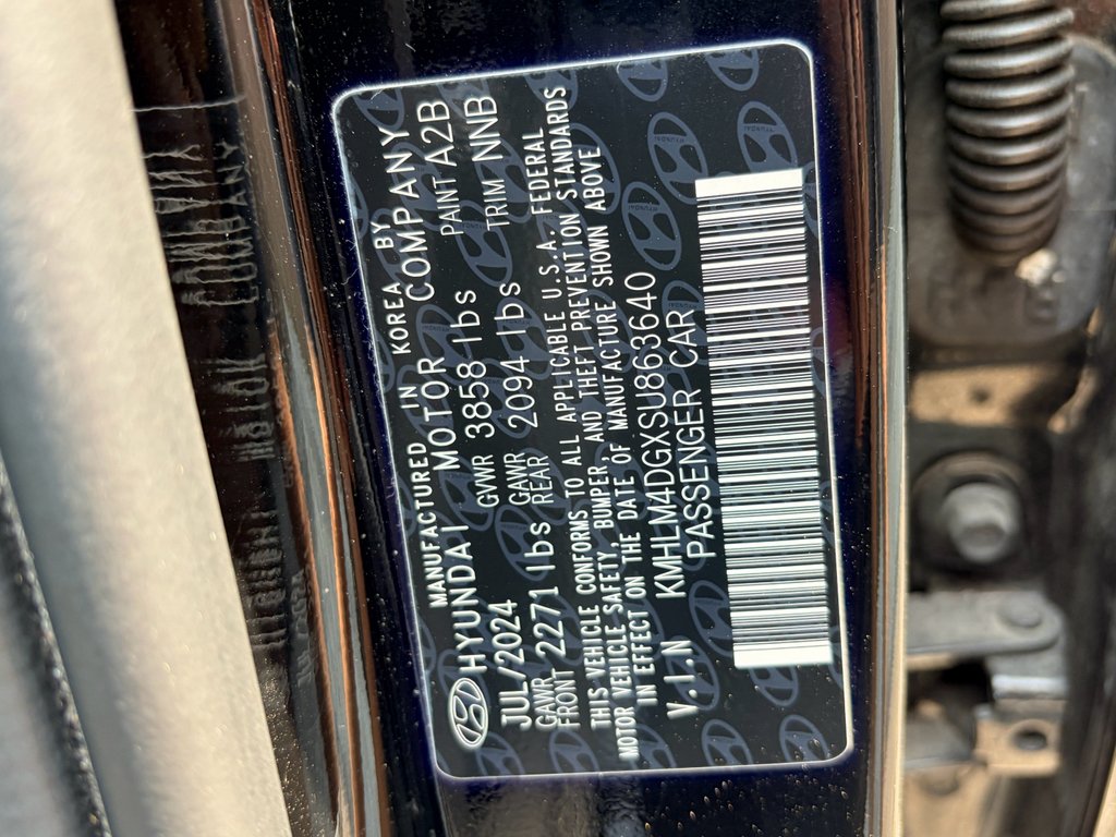 Used 2025 Abyss Black Hyundai SEL Sport image 13