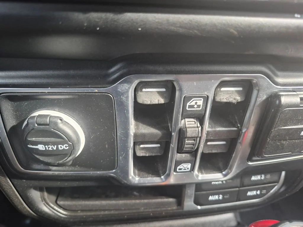 Used 2023 White Jeep Sahara image 14