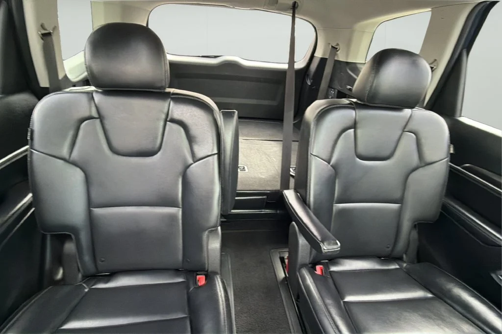 Used 2025 Black Kia S image 11